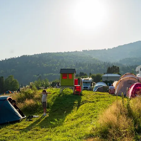 Zwalisko Camper Park - We Własnym Namiocie